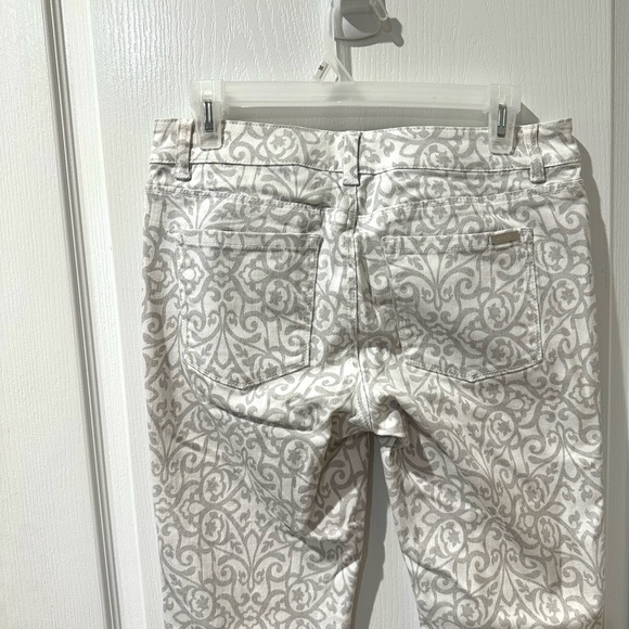 White House Black Market Gray and White Paisley Print Slim Ankle Jean Sz 6 NWOT - Picture 12 of 13